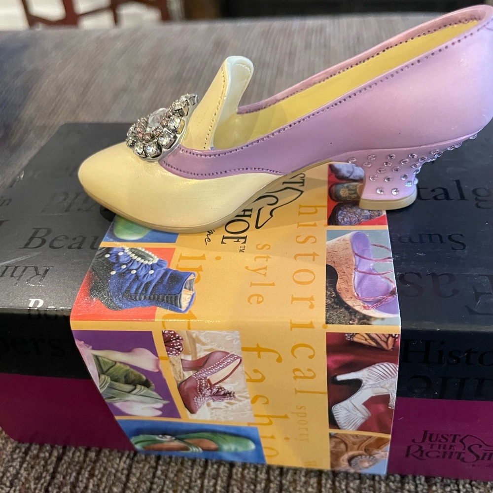 Just the Right Shoe “Jeweled Pump” New in box with certificate of authenticity.